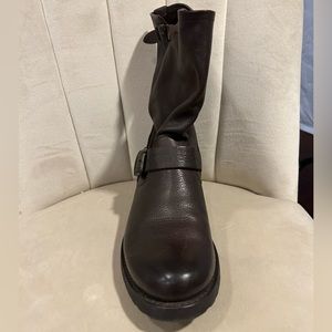 Frye women’s brown boots size 10, worn twice. To narrow for my feet.